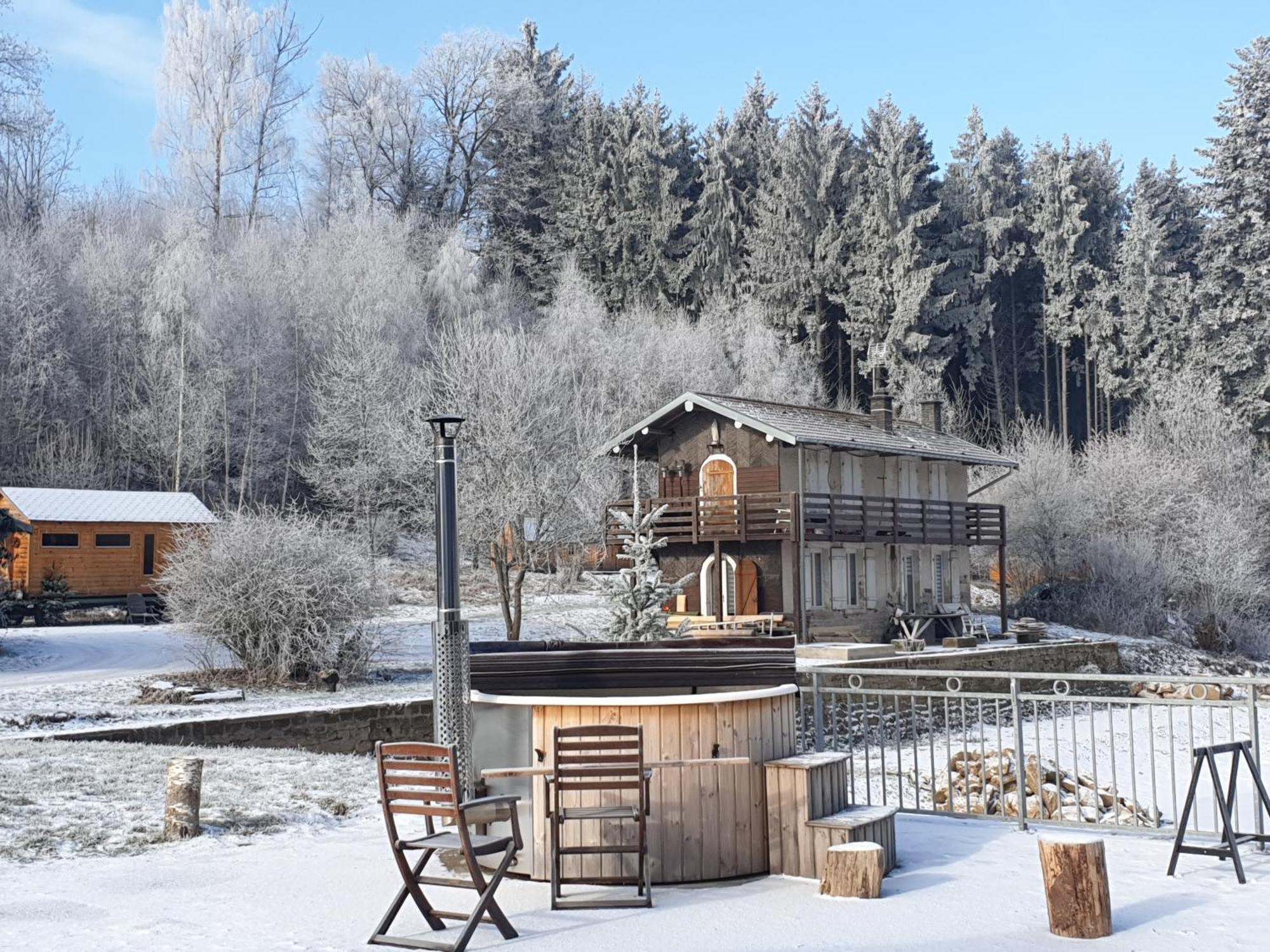 White Wood Villa Darney Bagian luar foto